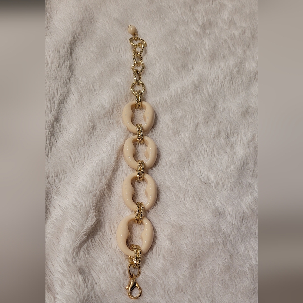 Chunky Cream and Gold Chain Bracelet
